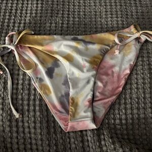 Tie-Dye Volcom Bikini Bottoms Size Large